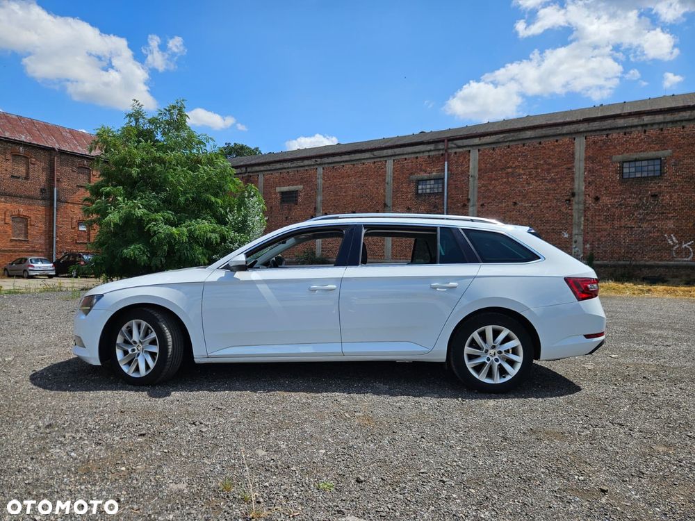 Skoda Superb 2.0 TDI SCR Ambition DSG - 9
