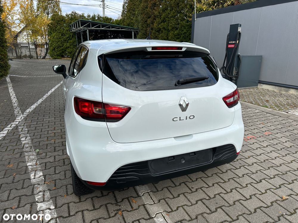 Renault Clio 1.2 16V 75 LIMITED - 11