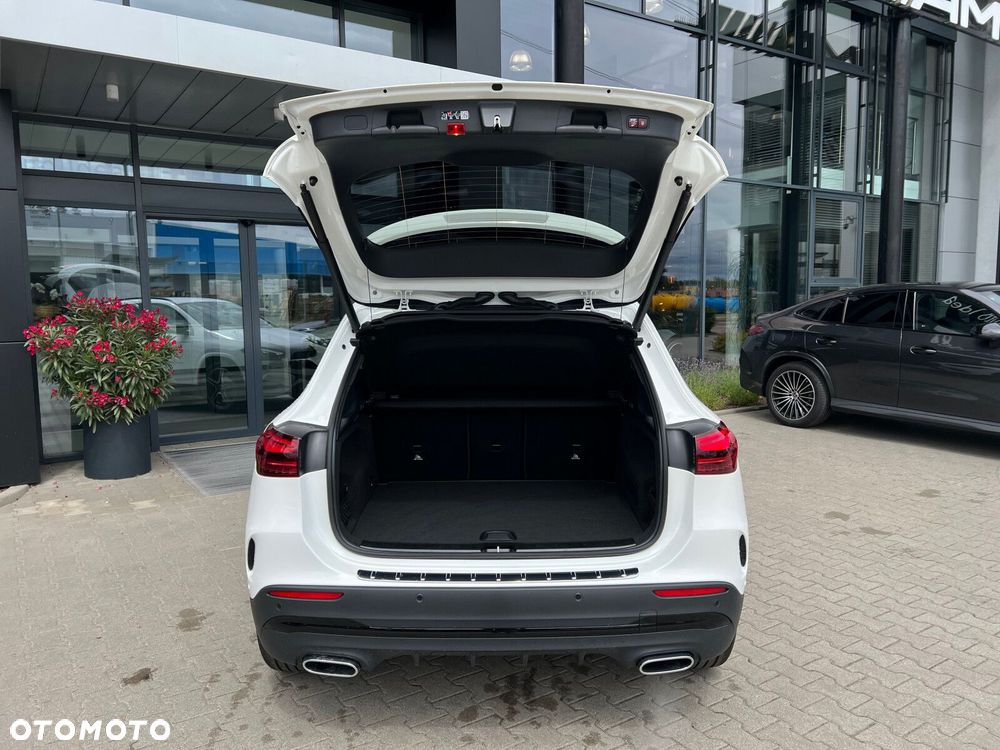 Mercedes-Benz GLA - 21