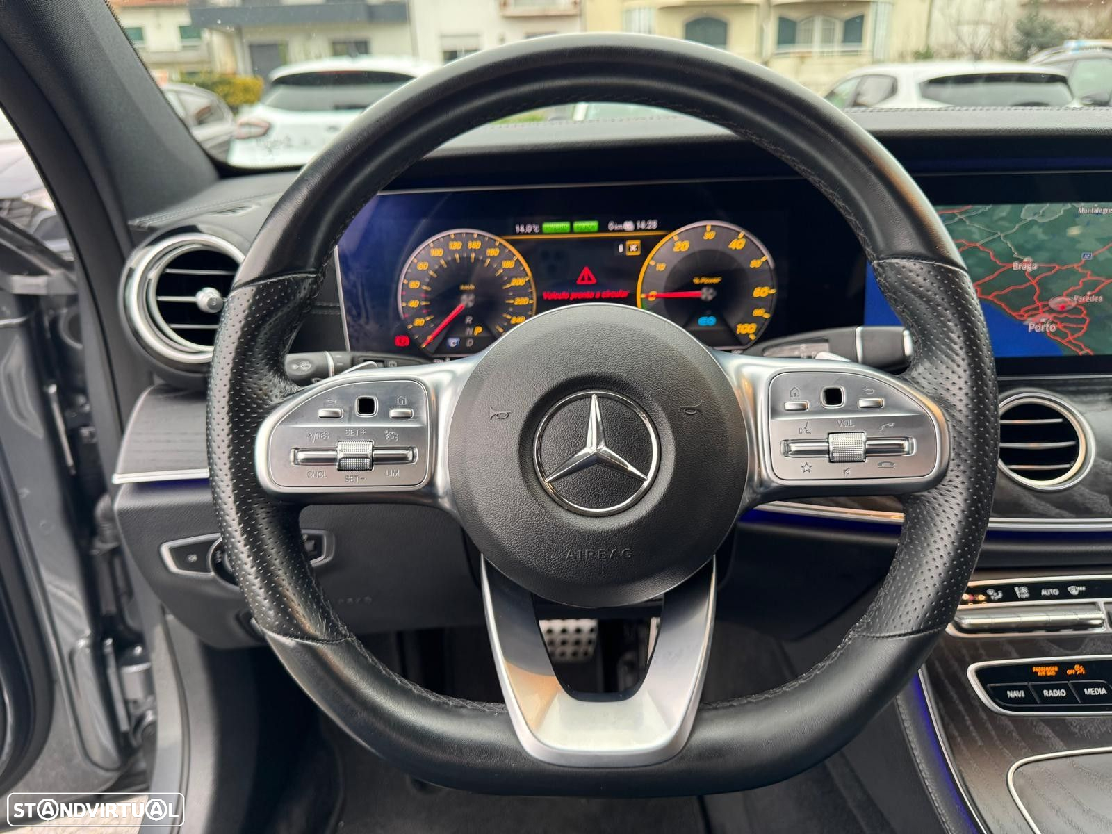 Mercedes-Benz E 300 de AMG Line - 22