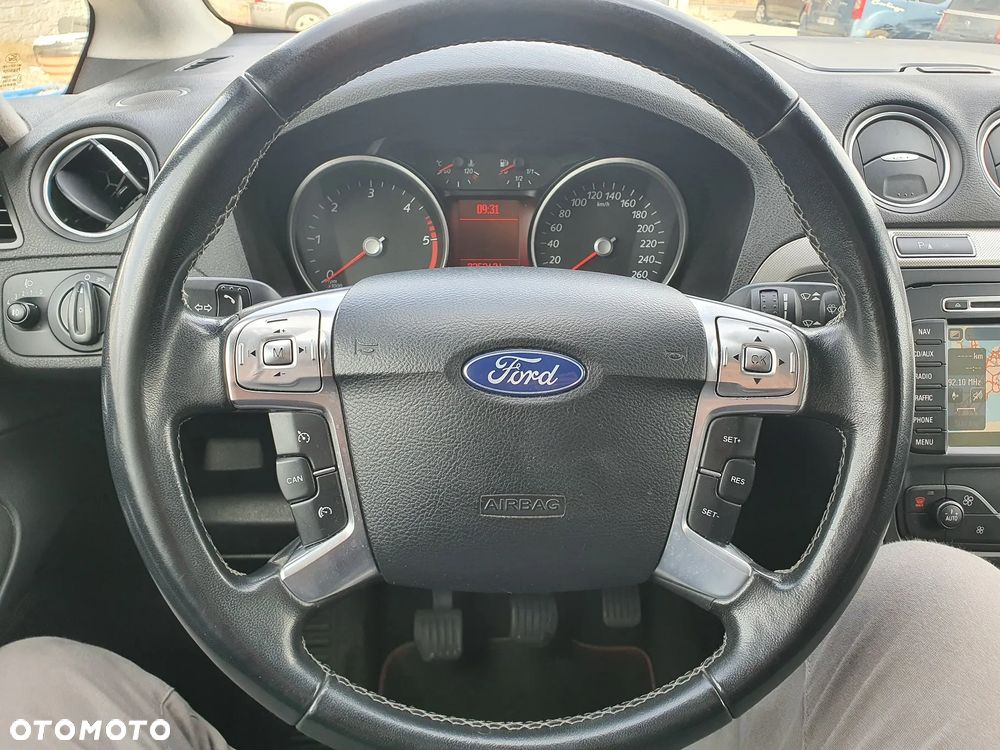 Ford S-Max - 17