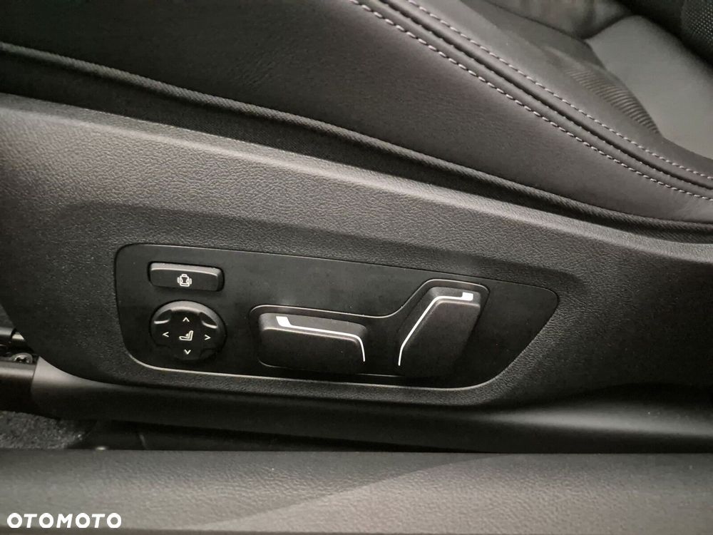 BMW M4 Competition M xDrive - 24