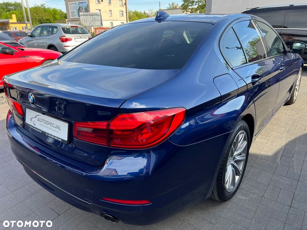 BMW Seria 5 520d Sport Line - 2