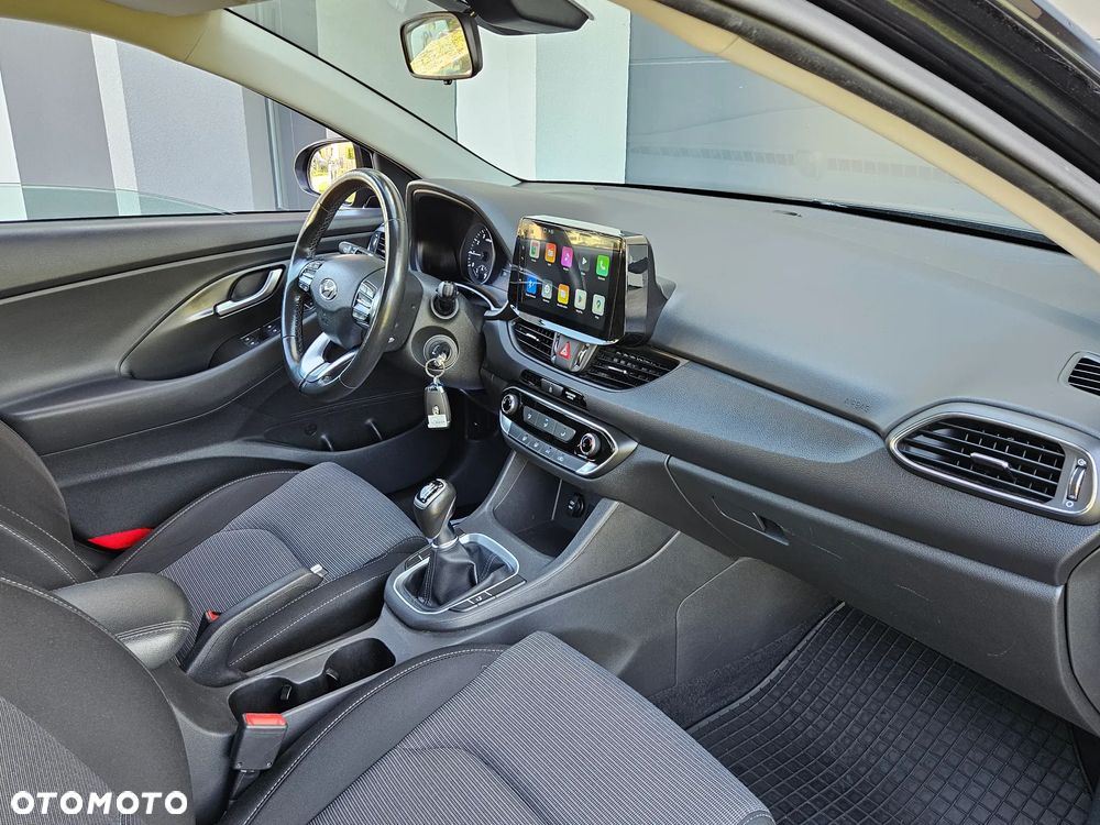 Hyundai i30 1.5 DPI Classic + - 28