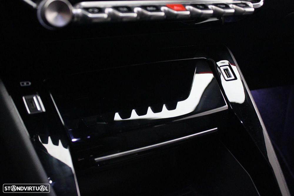 Peugeot e-2008 50 kWh GT Pack - 23