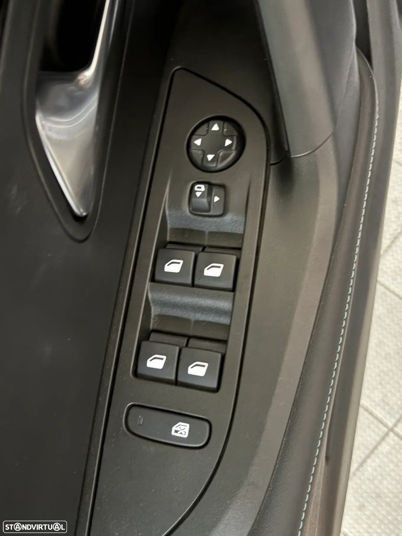 Peugeot 2008 1.2 PureTech Allure Pack EAT8 - 22