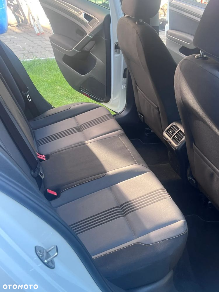 Volkswagen Golf - 11