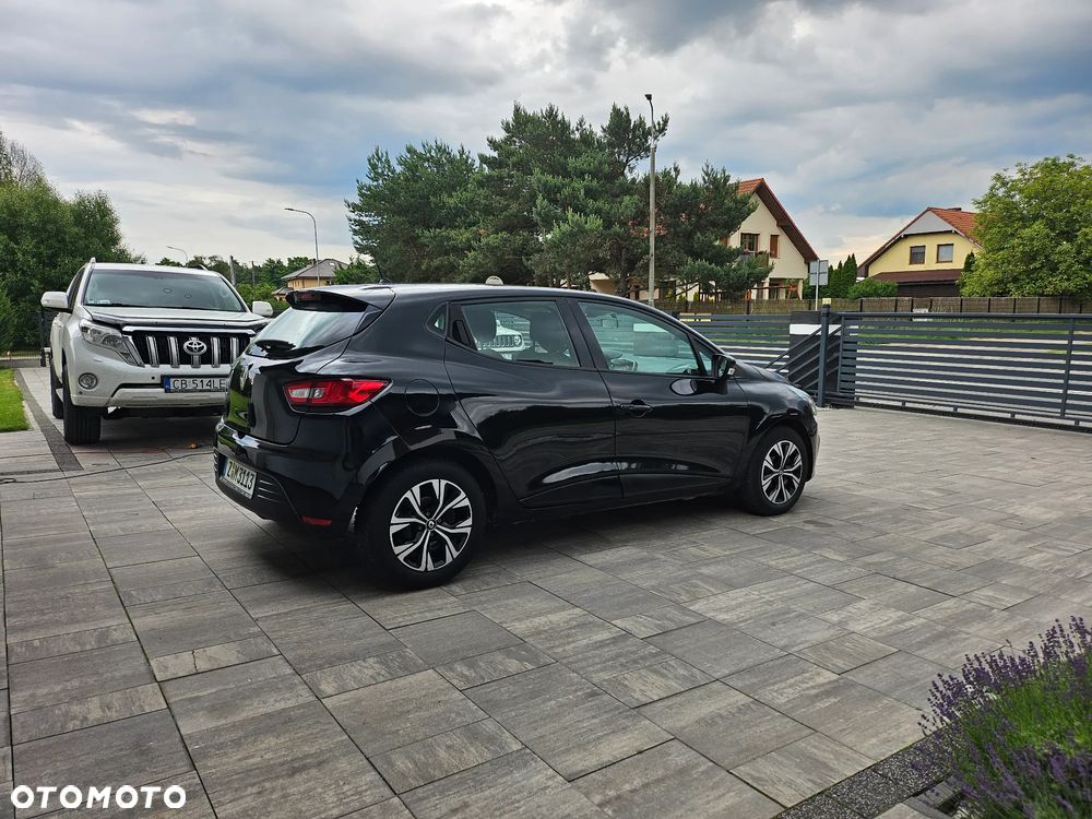 Renault Clio 1.2 16V 75 LIMITED - 13