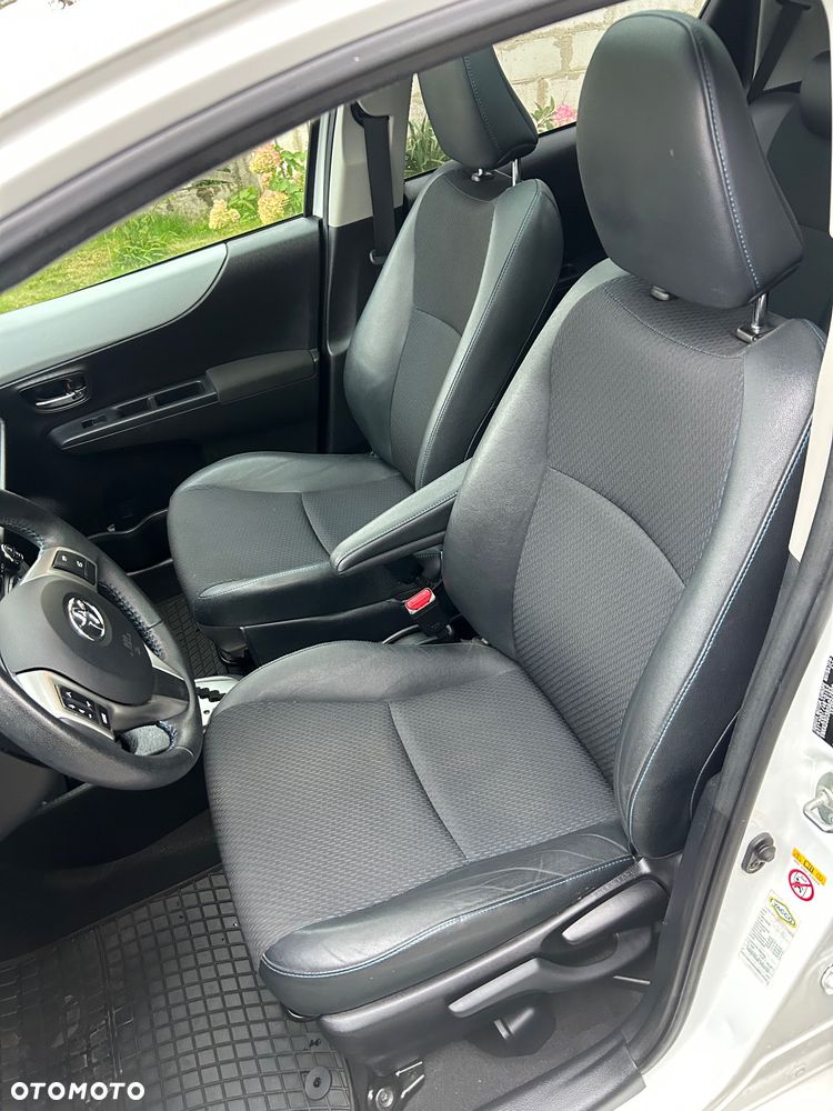 Toyota Yaris Hybrid 100 Sol - 9