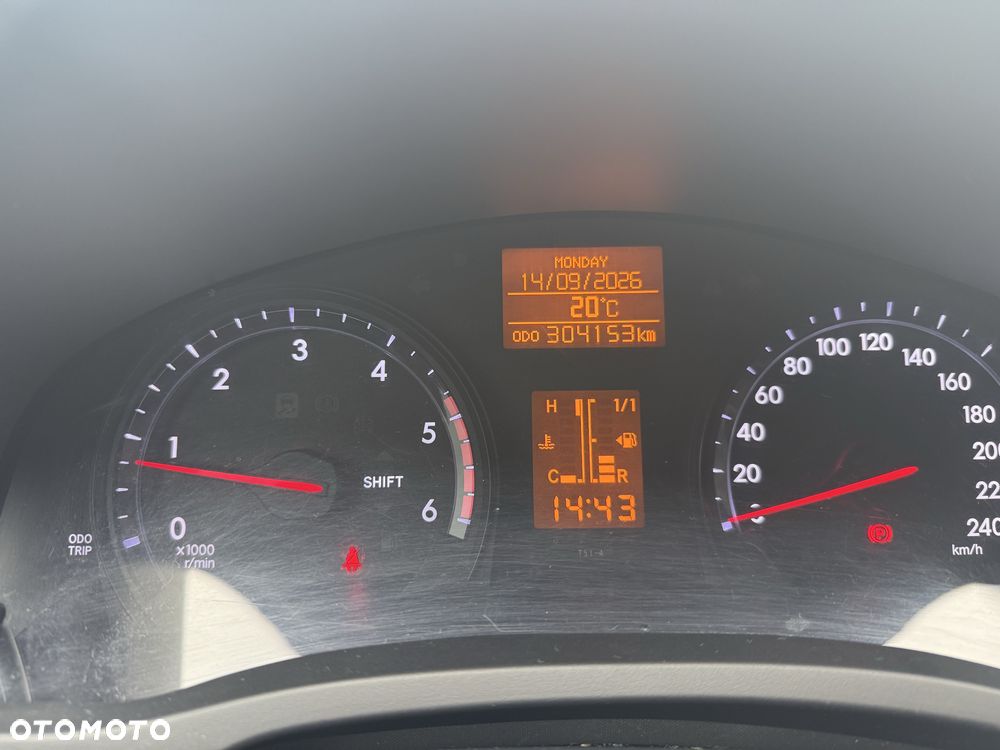 Toyota Avensis - 8