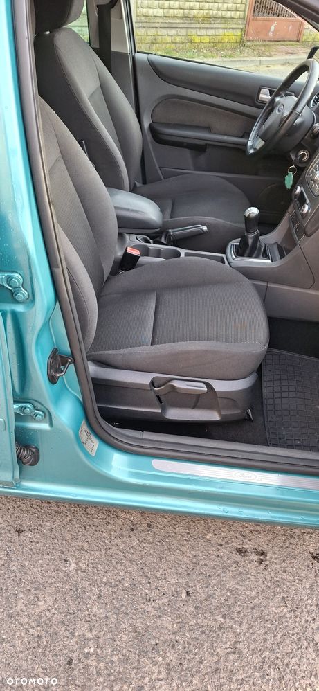 Ford Focus 2.0 16V Titanium - 12