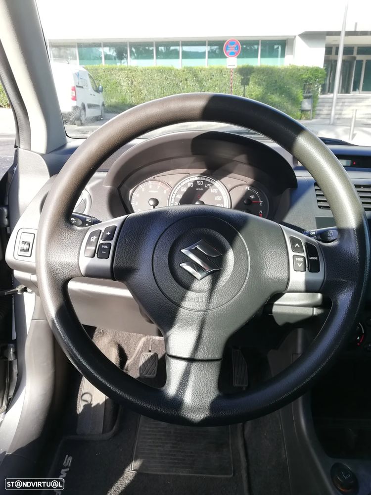 Suzuki Swift 1.3 16V GA - 5