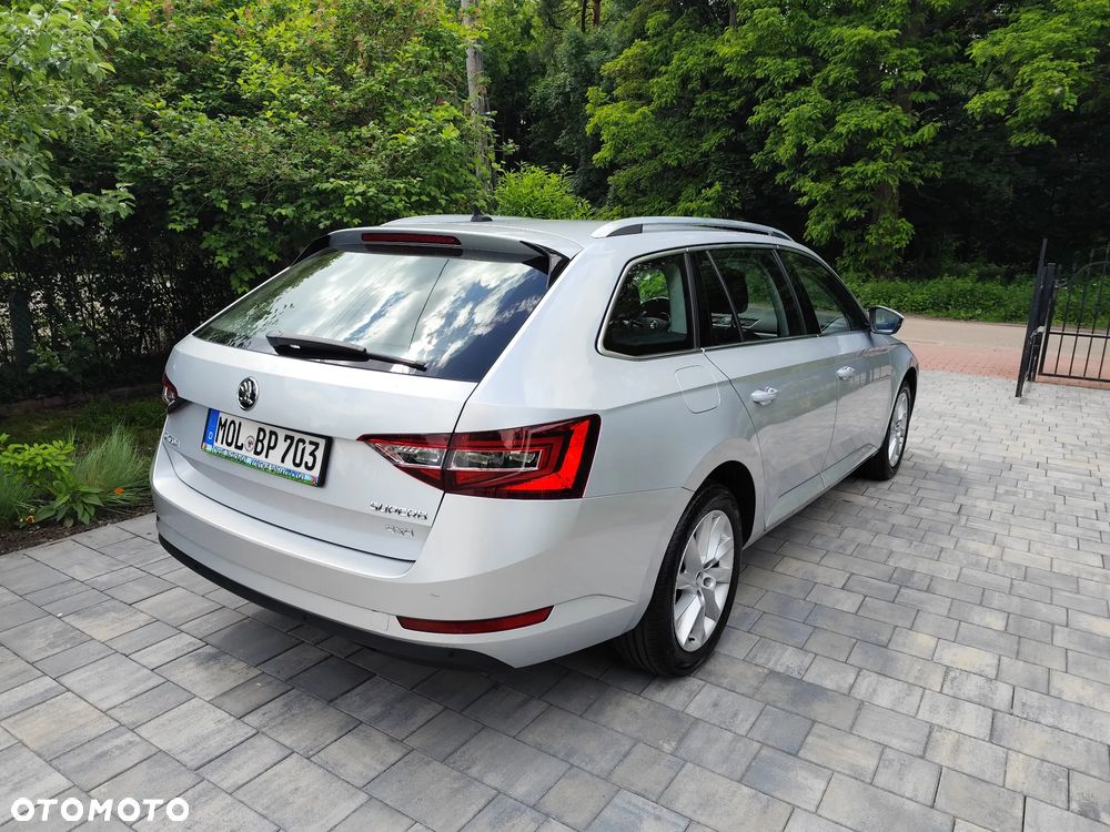 Skoda Superb 2.0 TDI SCR 4x4 Style DSG - 6