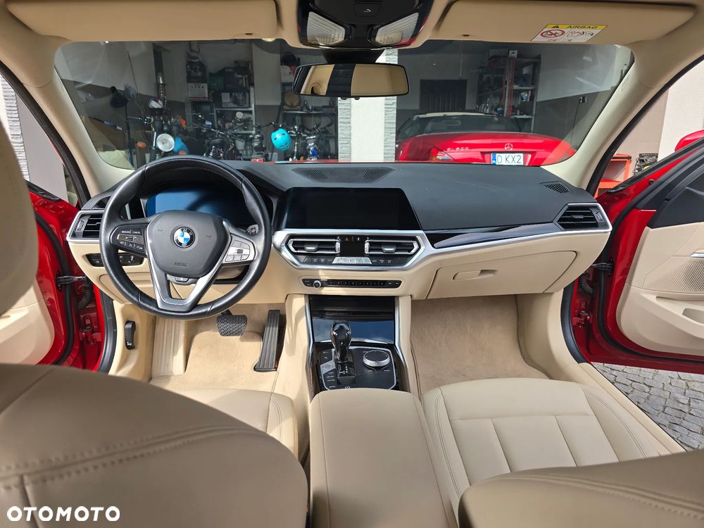 BMW Seria 3 318d mHEV - 18