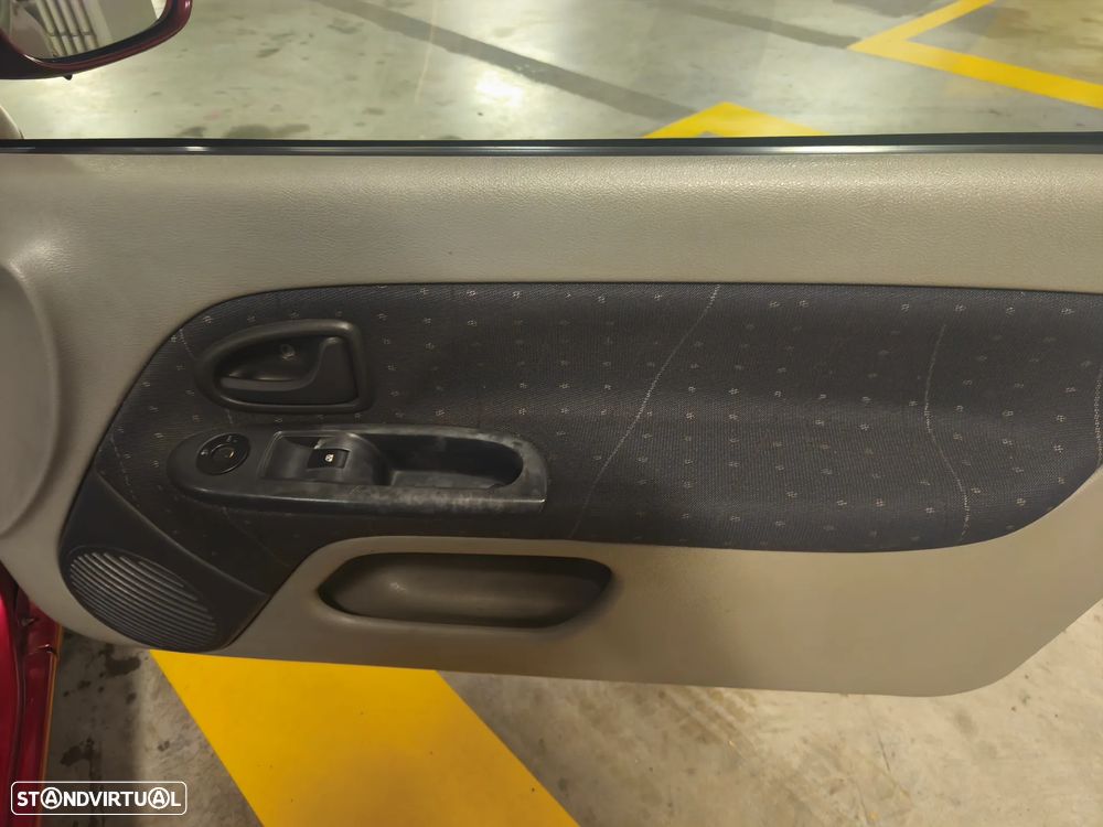 Renault Clio 1.2 16V Expression - 12