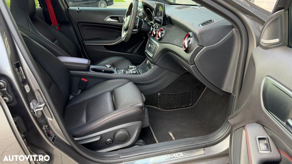 Mercedes-Benz GLA - 13