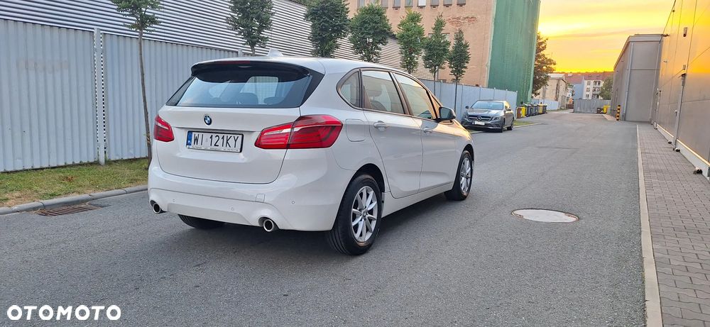 BMW Seria 2 218d - 8