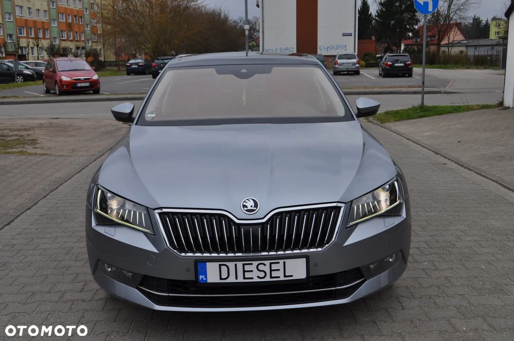 Skoda Superb 2.0 TDI DSG Premium Edition - 1