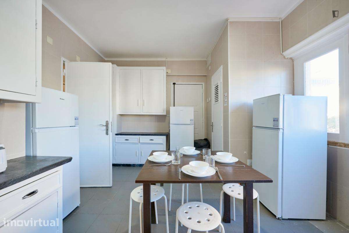 Quarto - localizado em Entrecampos Lisbon - Grande imagem: 4/12