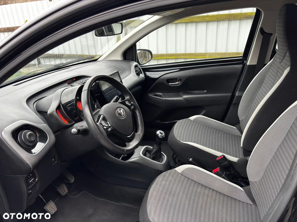 Toyota Aygo x-play - 7