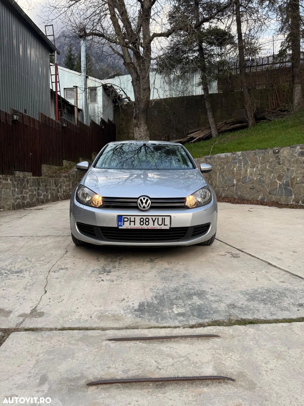 Volkswagen Golf - 1
