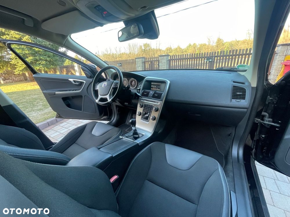 Volvo XC 60 D3 AWD R Design - 11
