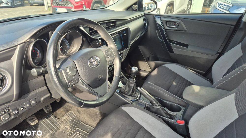 Toyota Auris - 12