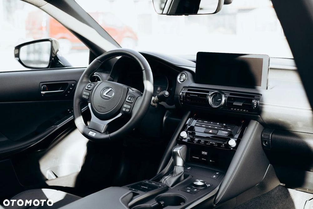 Lexus IS - 16