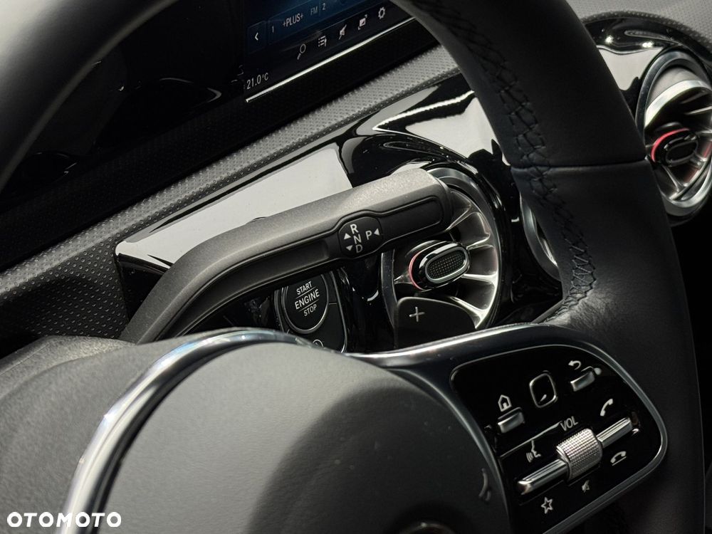 Mercedes-Benz CLA 180 7G-DCT - 11