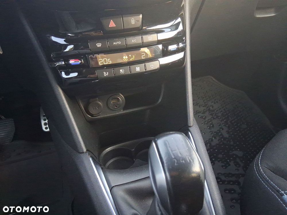Peugeot 208 - 19