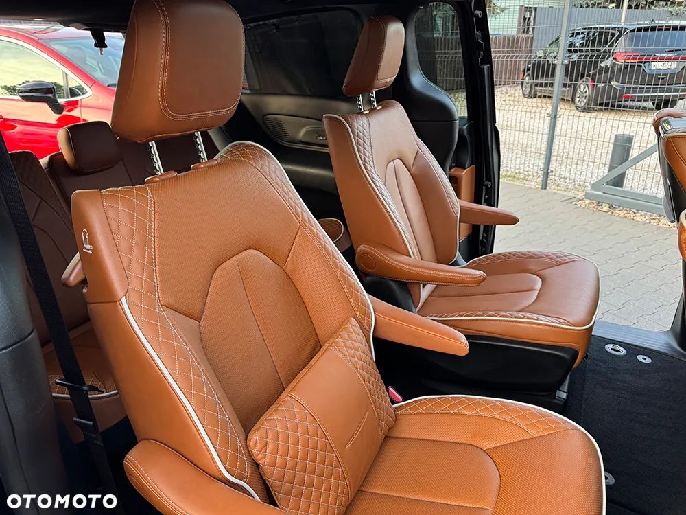 Chrysler Pacifica - 12