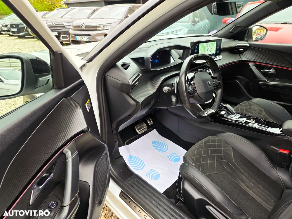 Peugeot 2008 PureTech 155 EAT8 GT - 22