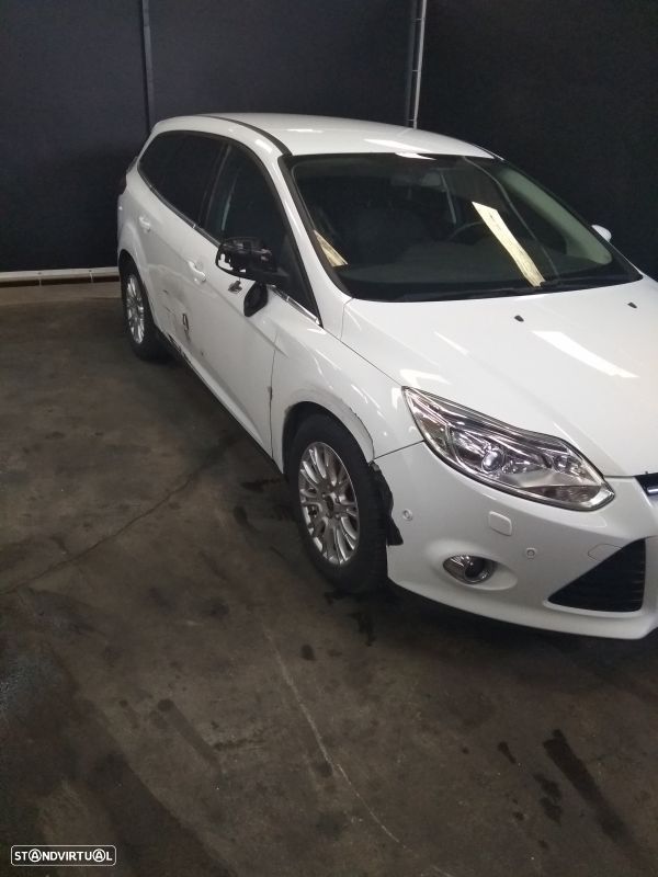 Para Peças Ford Focus Iii Três Volumes - 2