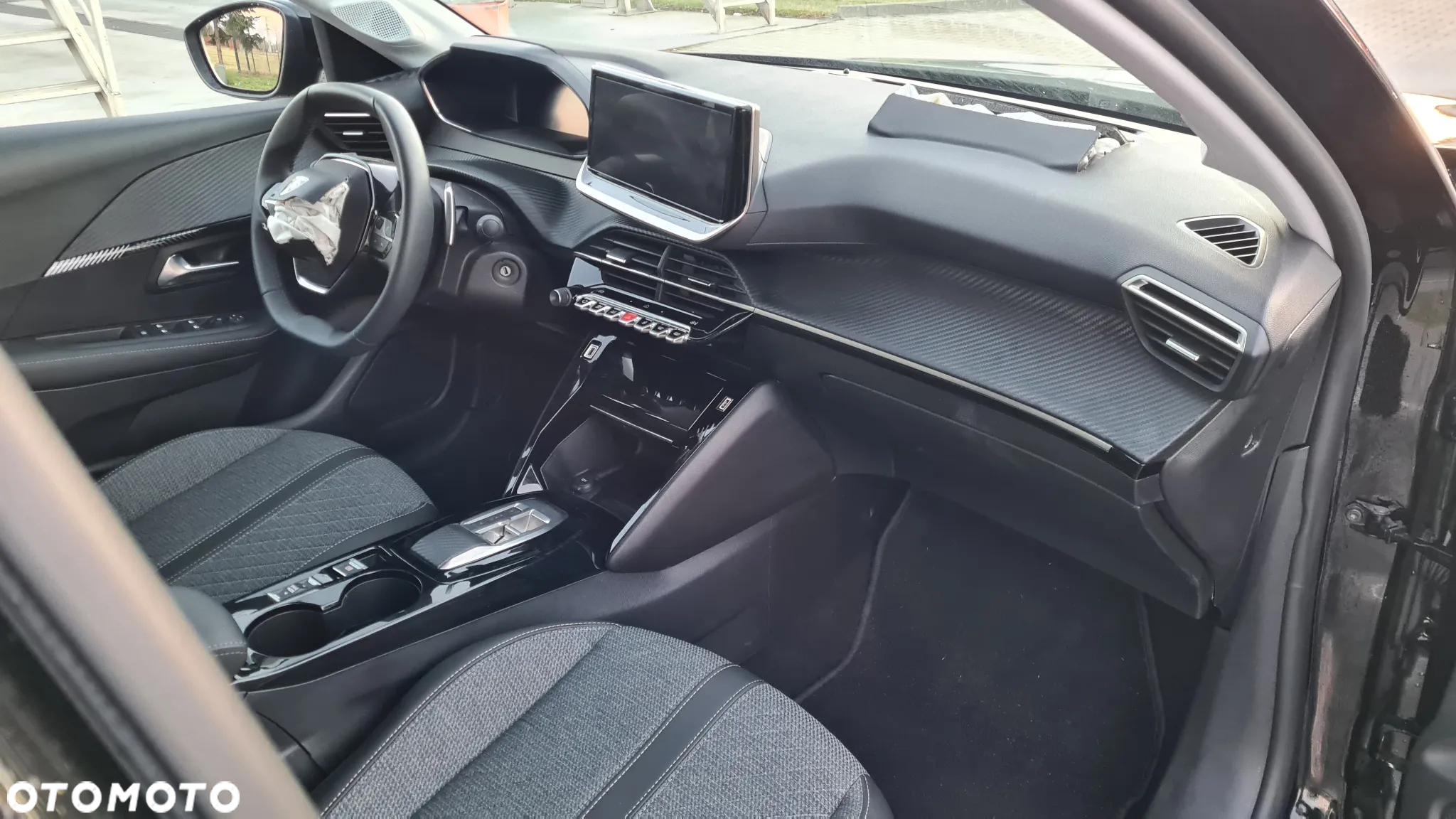 Peugeot 208 - 16
