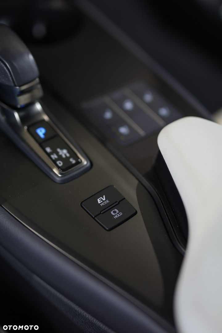 Lexus UX - 21