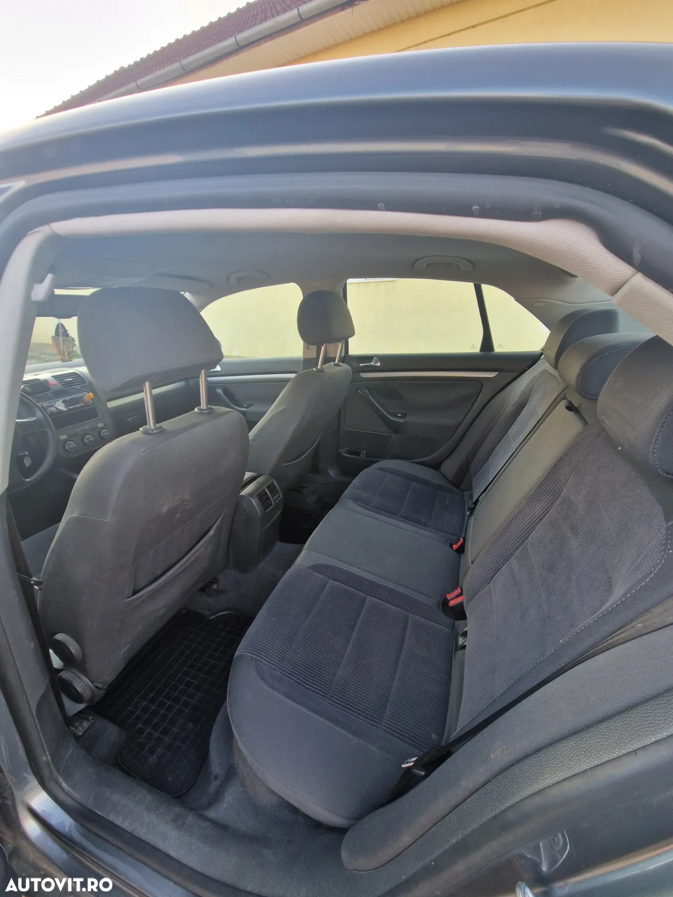 Volkswagen Jetta - 10