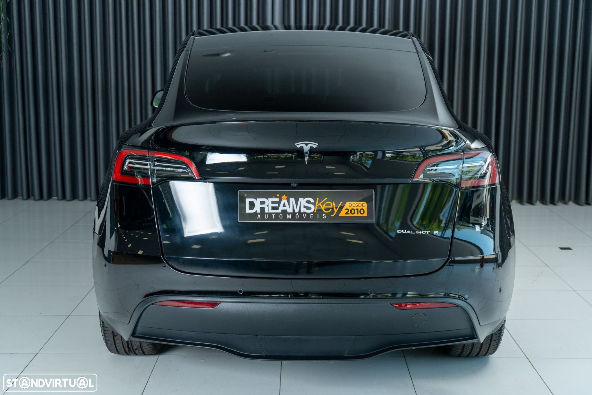 Tesla Model Y Long Range Dual Motor AWD - 2