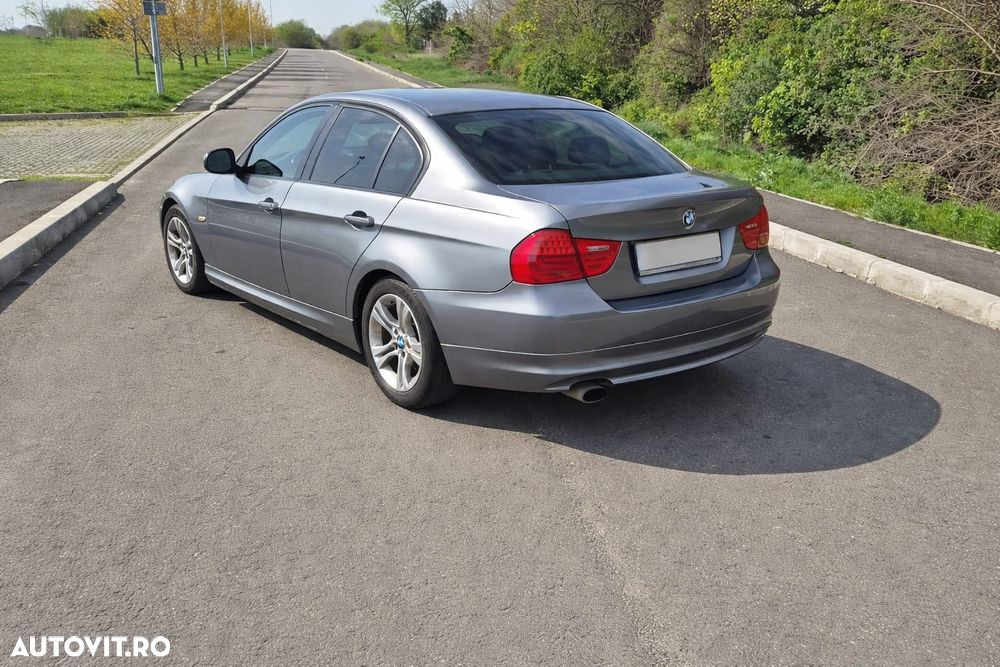 BMW Seria 3 320d DPF Efficient Dynamics Edition - 4