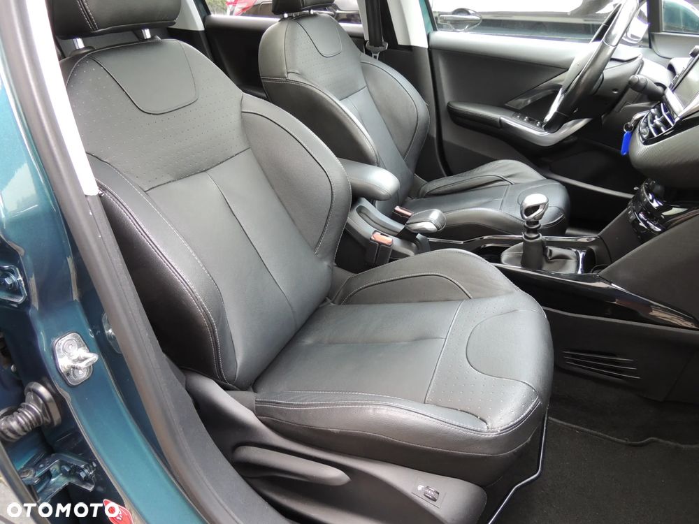 Peugeot 2008 1.2 PureTech Allure Pack S&S - 23