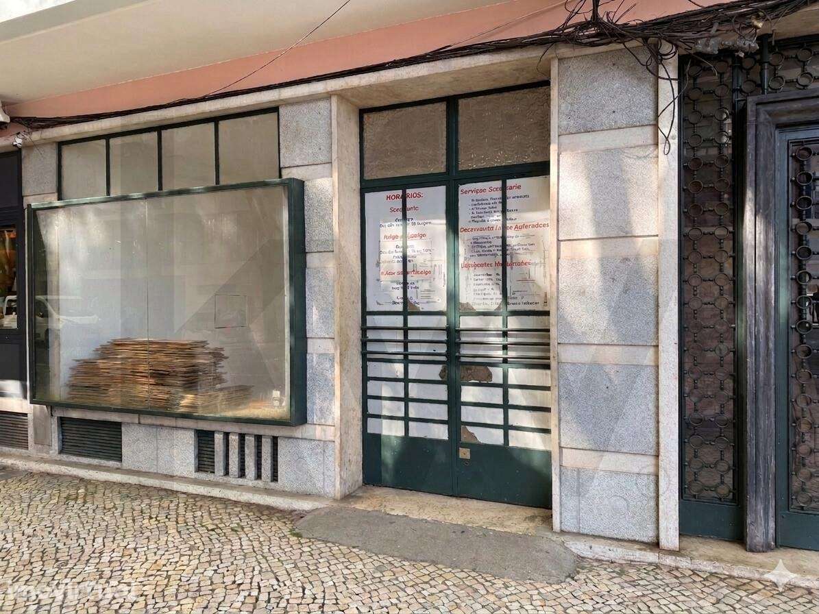 Loja para obras c/2 pisos e montra virada para a Rua Ferreira Borges - Grande imagem: 2/14
