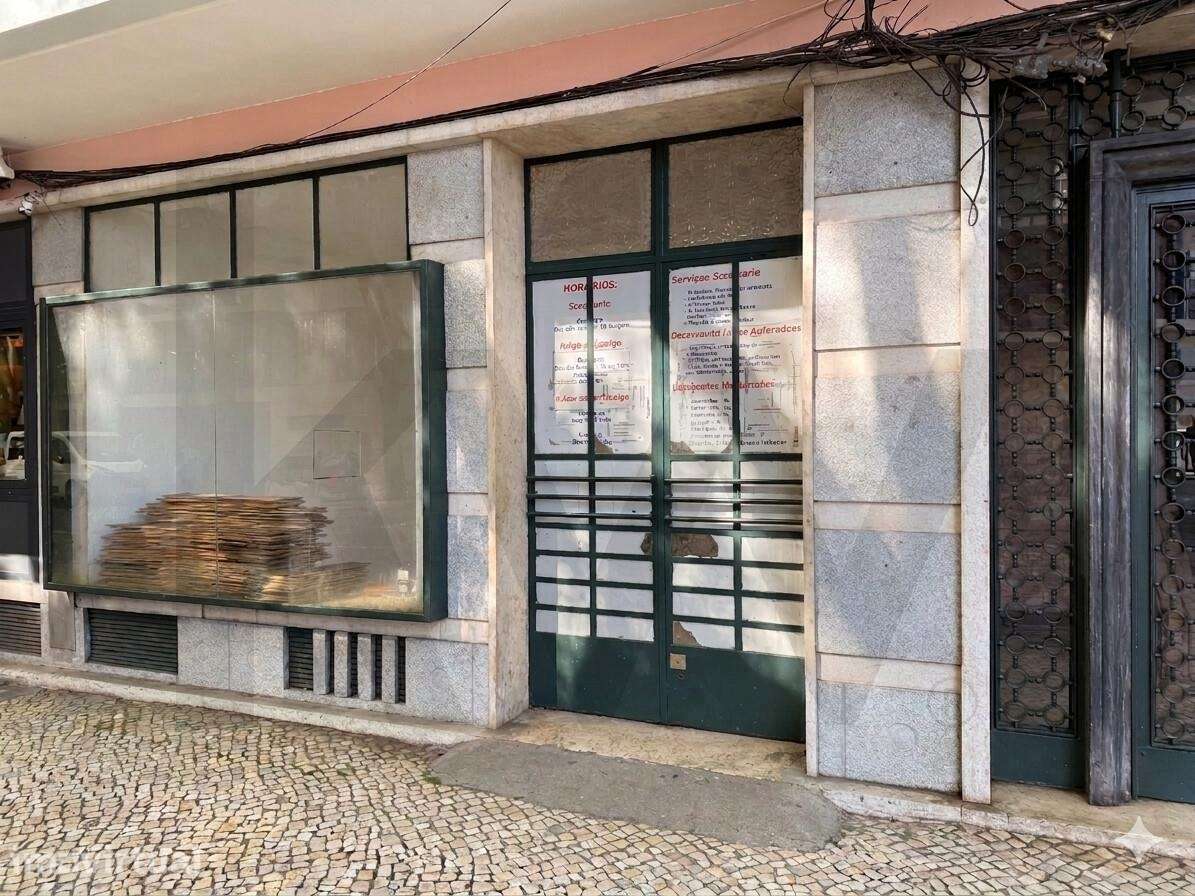 Loja para obras c/2 pisos e montra virada para a Rua Ferreira Borges - Grande imagem: 2/14