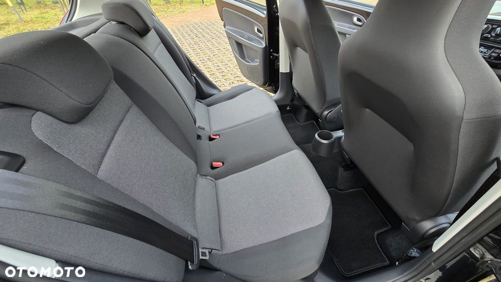 Volkswagen up! move - 16