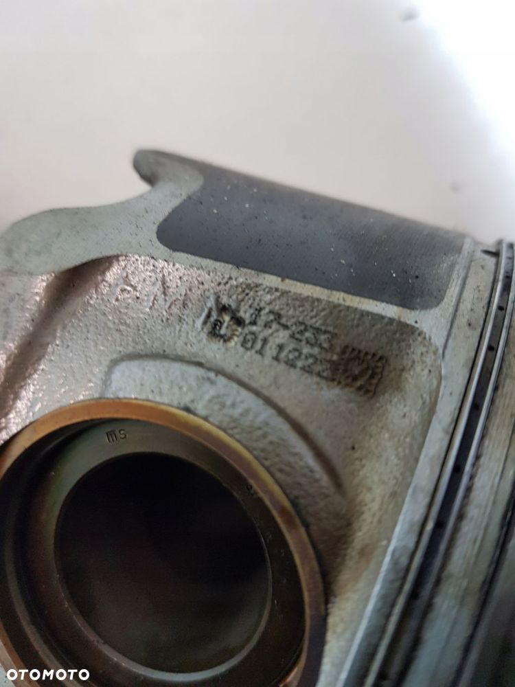 tłok z korbowodem bmw x5 f15 b47d20b 2.0d - 10