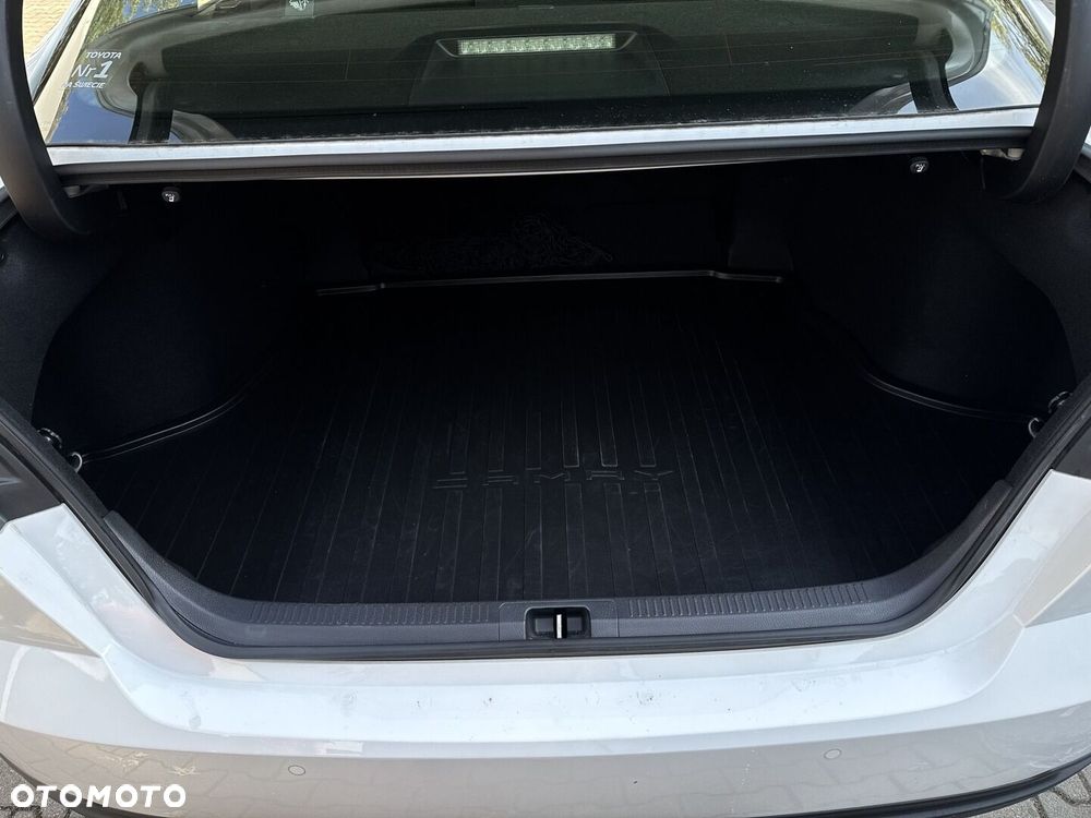 Toyota Camry - 13