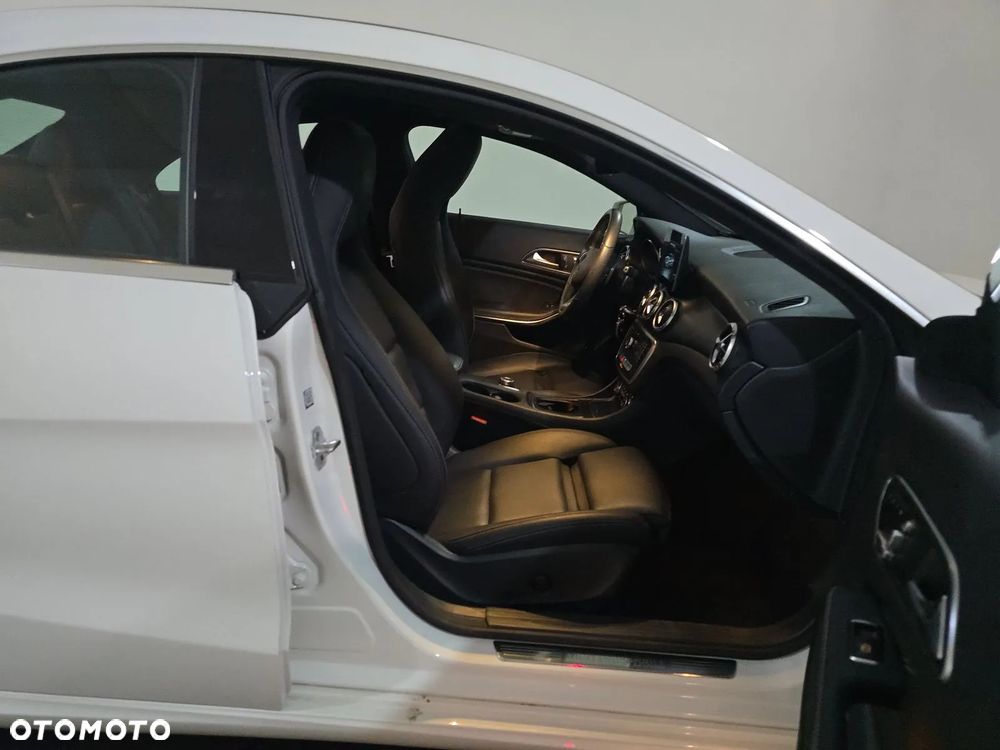 Mercedes-Benz CLA 250 4Matic 7G-DCT - 15