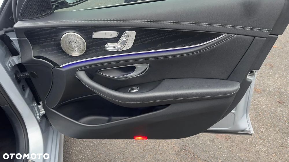 Mercedes-Benz Klasa E 300 d 4Matic 9G-TRONIC AMG Line - 28