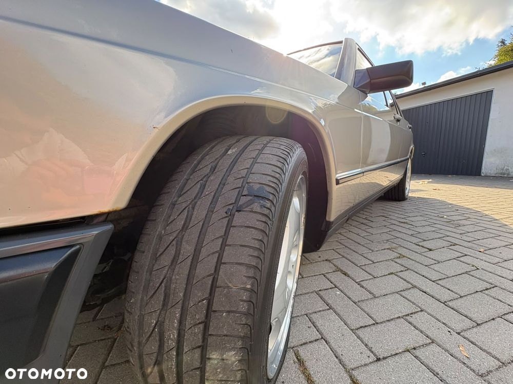 Mercedes-Benz W201 (190) - 18