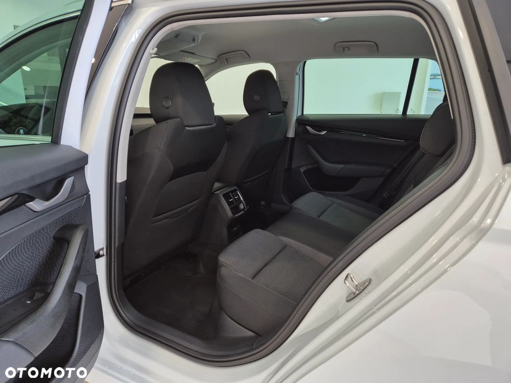 Skoda Octavia 2.0 TDI Edition 130 Selection DSG - 11