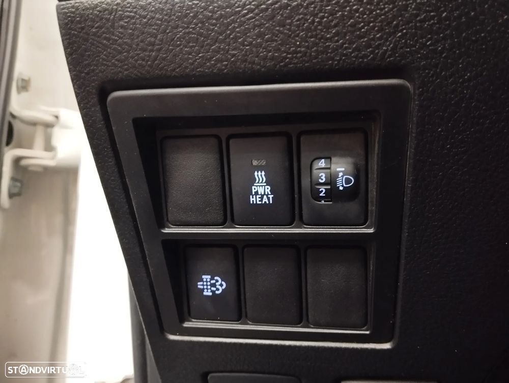 Toyota Hilux 2.4 D-4D 4WD CD CM - 12