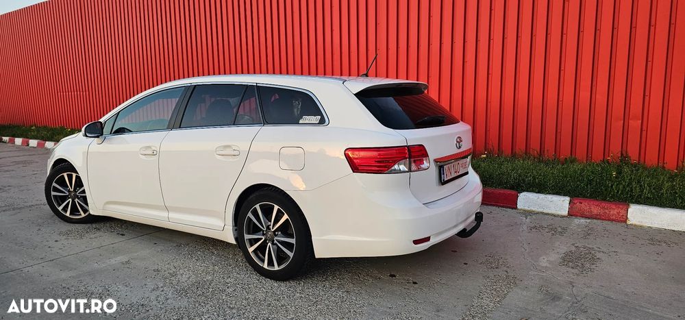 Toyota Avensis 2.0 D-4D Executive - 3